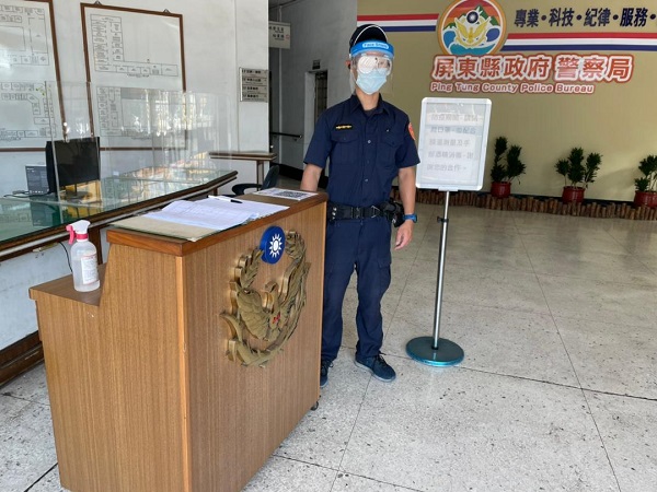 妙光禪寺捐防疫物資　充實警局第一線防護裝備 1